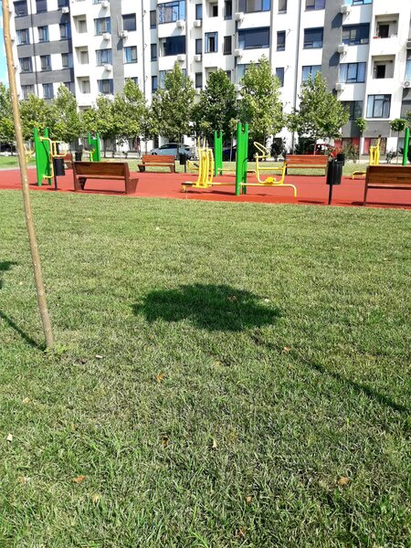 Militari, Auchan Iuliu Maniu 590,